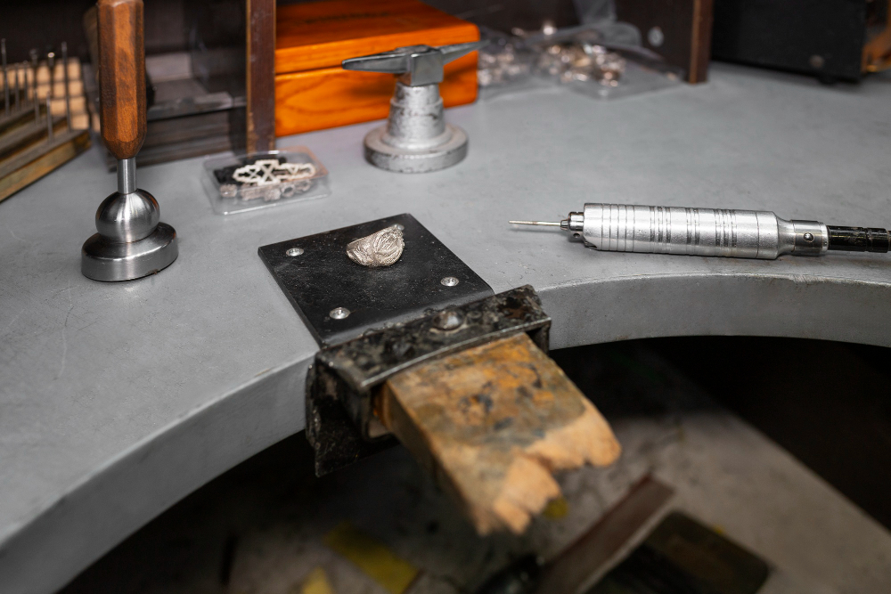 금형 없이 양산 가능한 제품 조건을 보여주는 인포그래픽