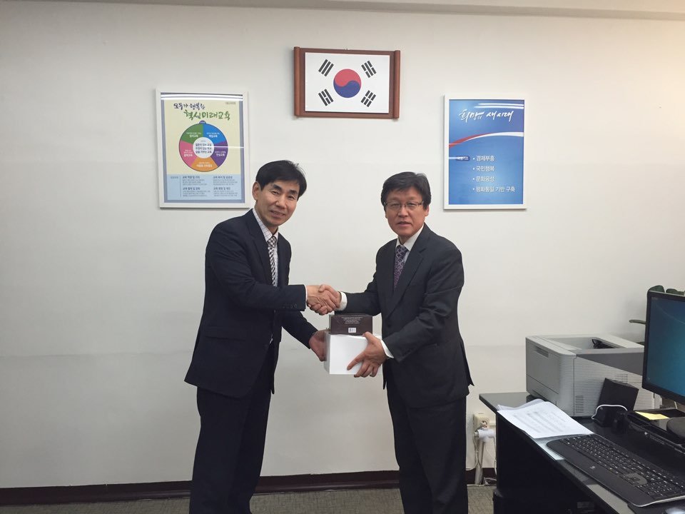 Meeting with the principal at DAEDO Elementary School Meeting with the principal at DAEDO Elementary School