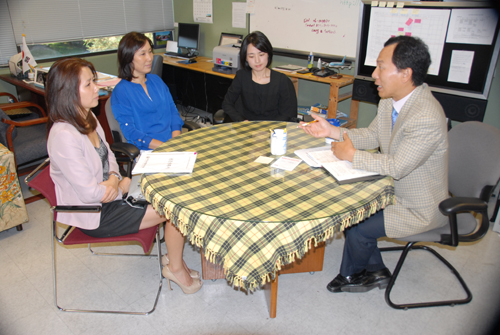 SV한국문화원, SF교육원과 협력-정 “관심 갖고 도와달라” 요청, 신 “형식 아닌 도움 방안 찾을 것” SV한국문화원, SF교육원과 협력-정 “관심 갖고 도와달라” 요청, 신 “형식 아닌 도움 방안 찾을 것”