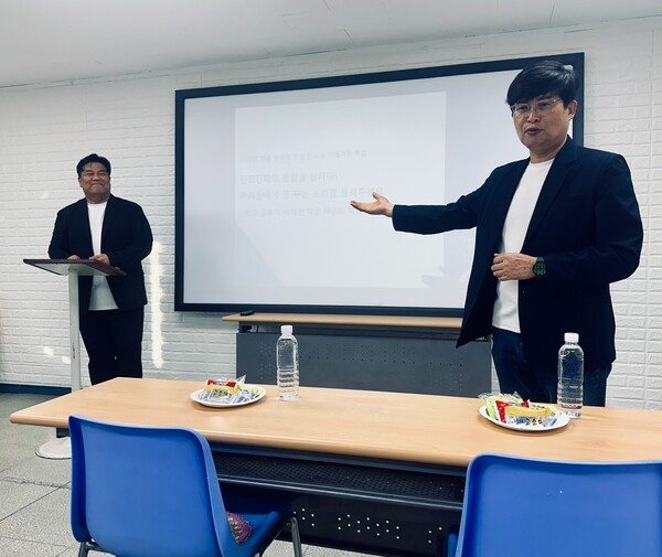  청소년 진로지도에서 소통과 방향 설정의 중요성을 강조하는 오지만 대표. 사진=이재정 기자