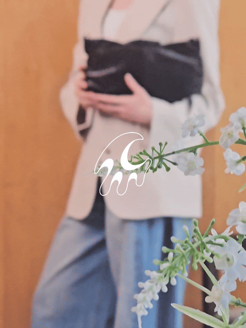 Shimmer Shirring Chain Shoulder Bag [Black]