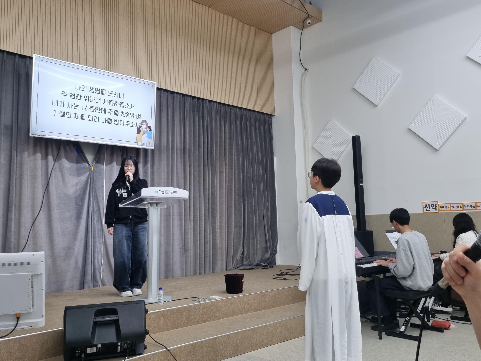 6b18b33cd49bb.jpg