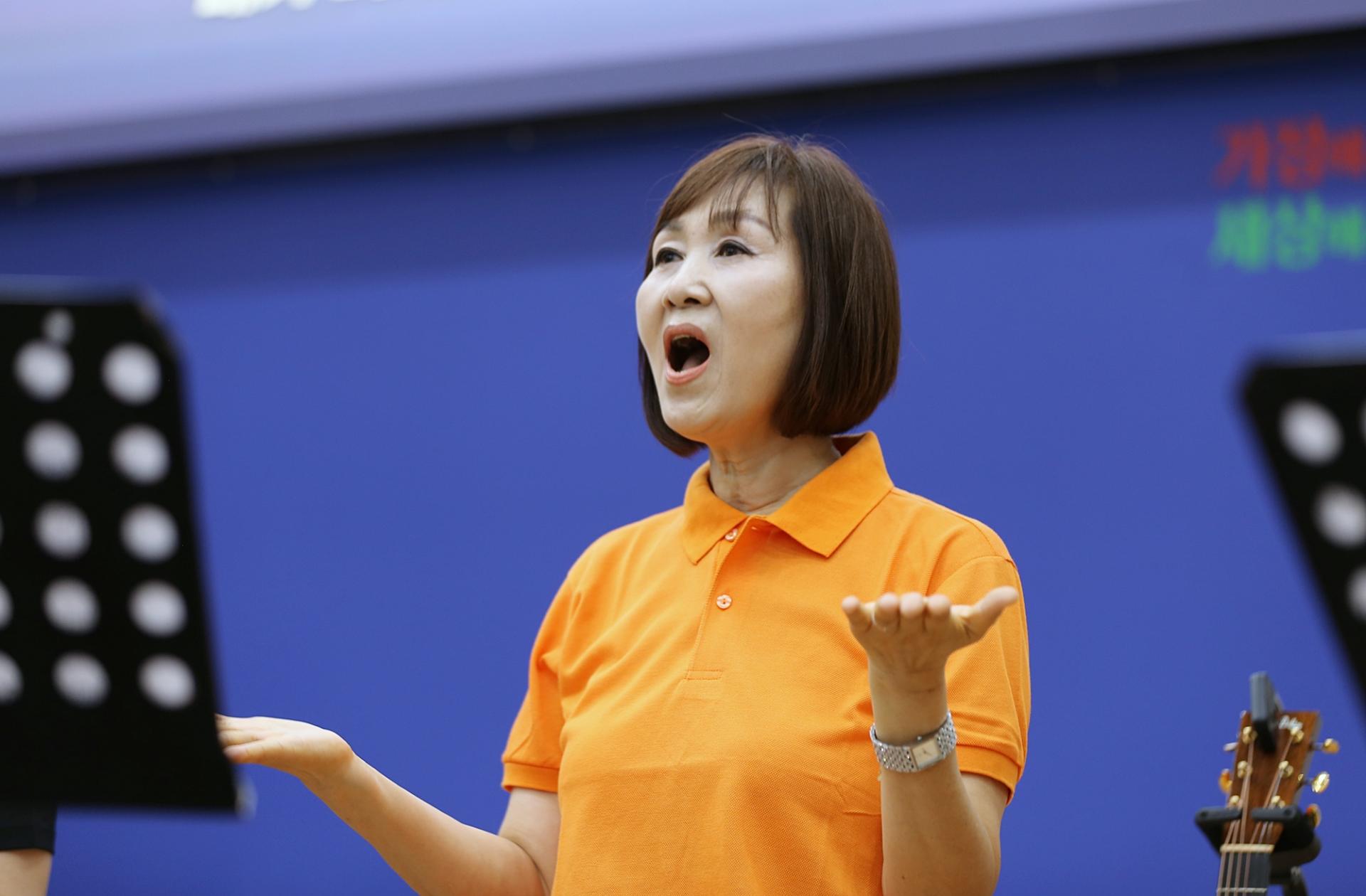 5bc345e7f3422.jpg