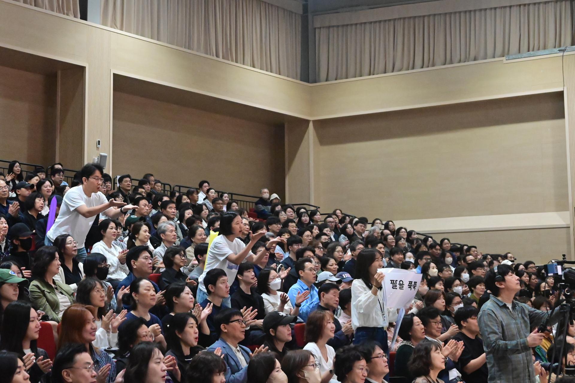 5d82c237819ea.jpg