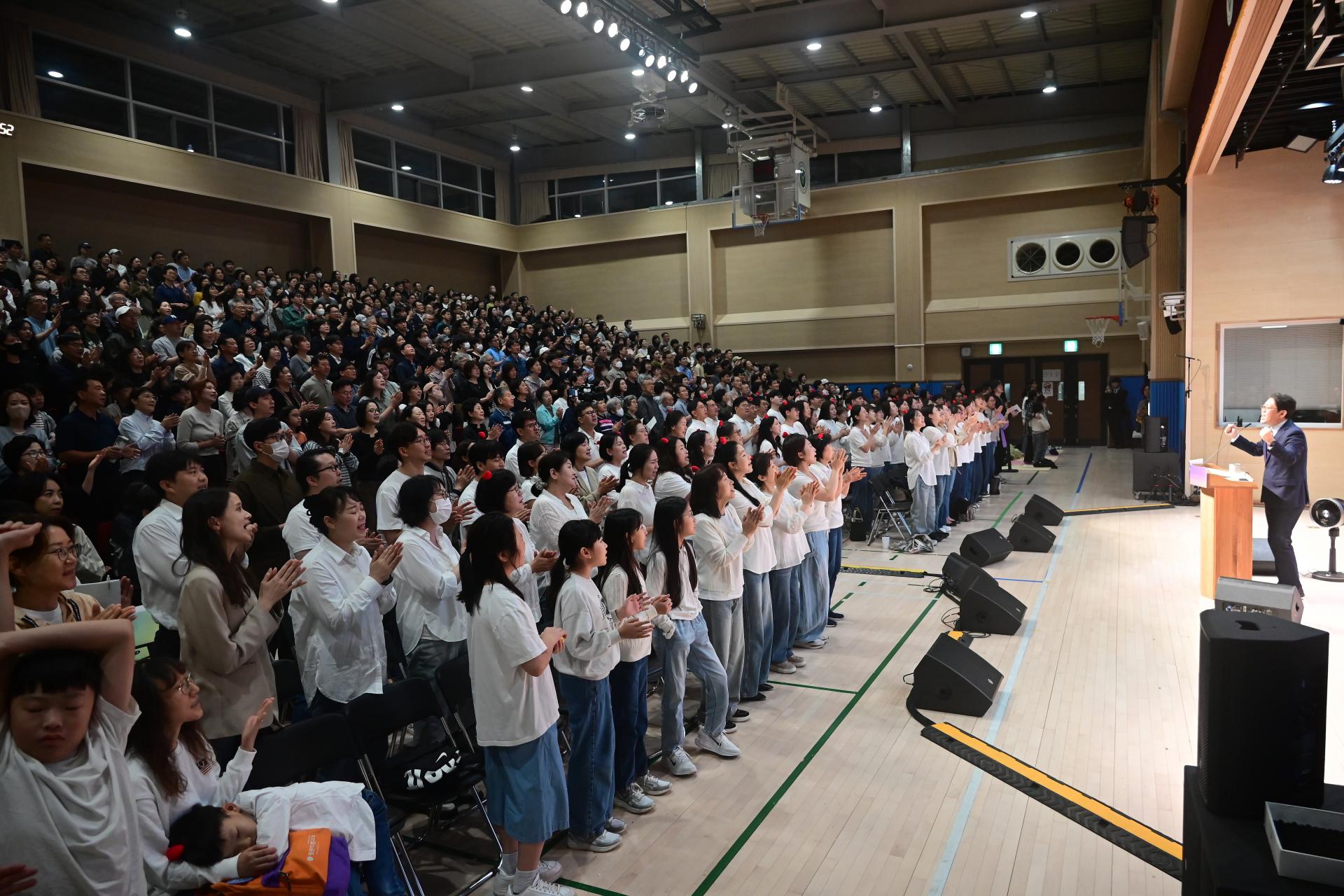 9ac186955c63a.jpg