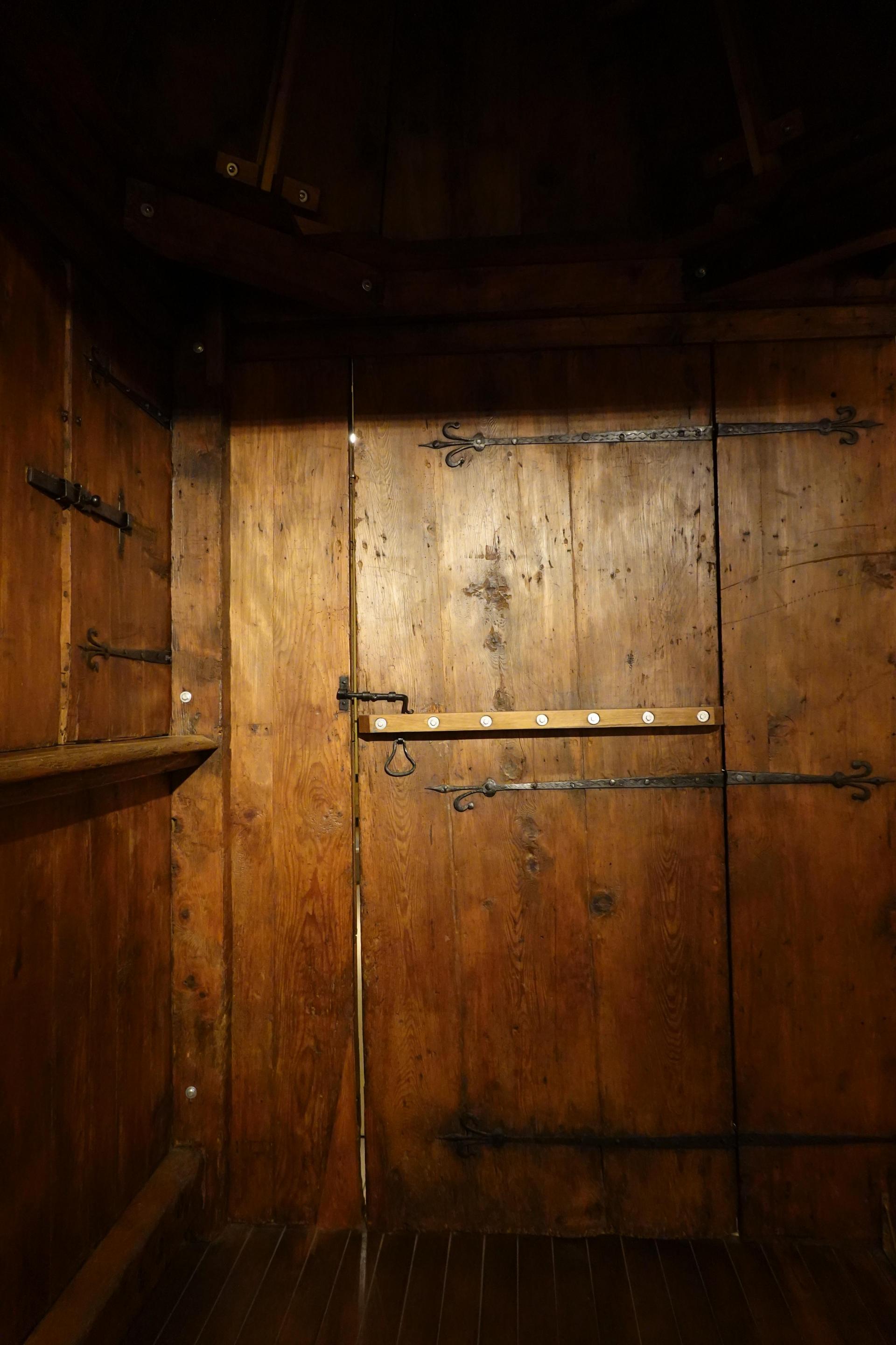 sskk-2 (Wardrobe)
