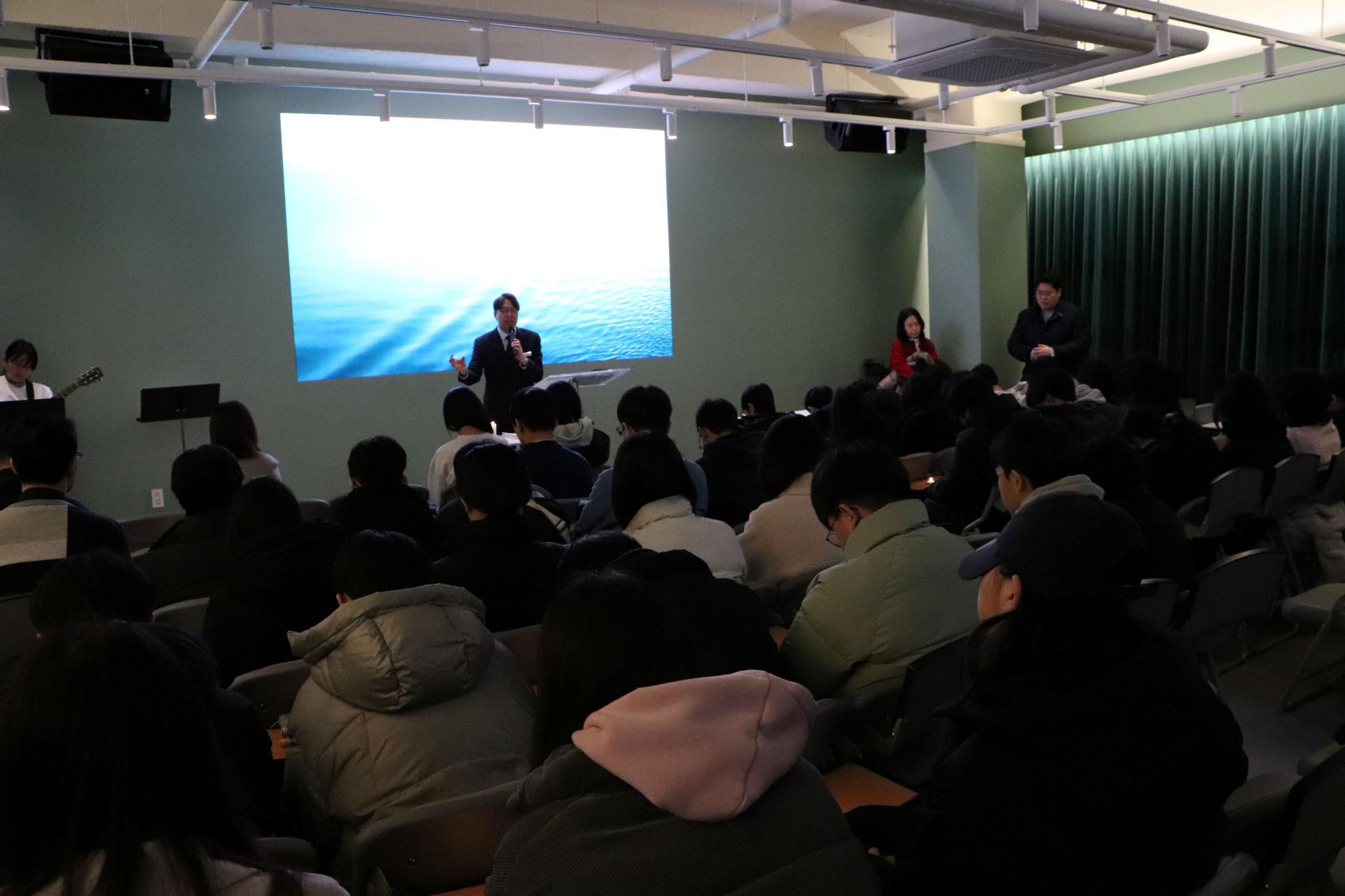 2097eff4e70a7.jpg