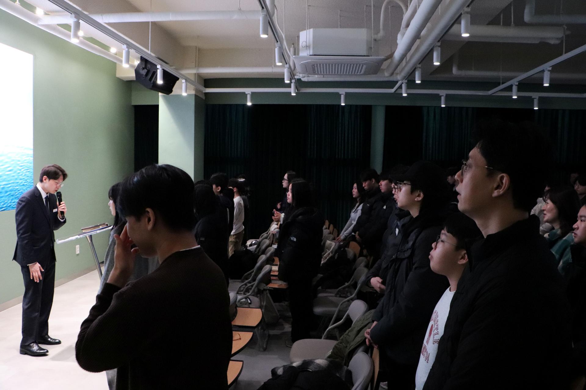 5abc9a138e534.jpg