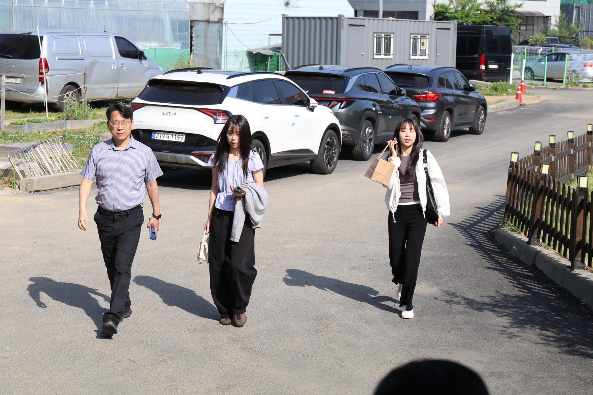 d381c63f2011f.jpg