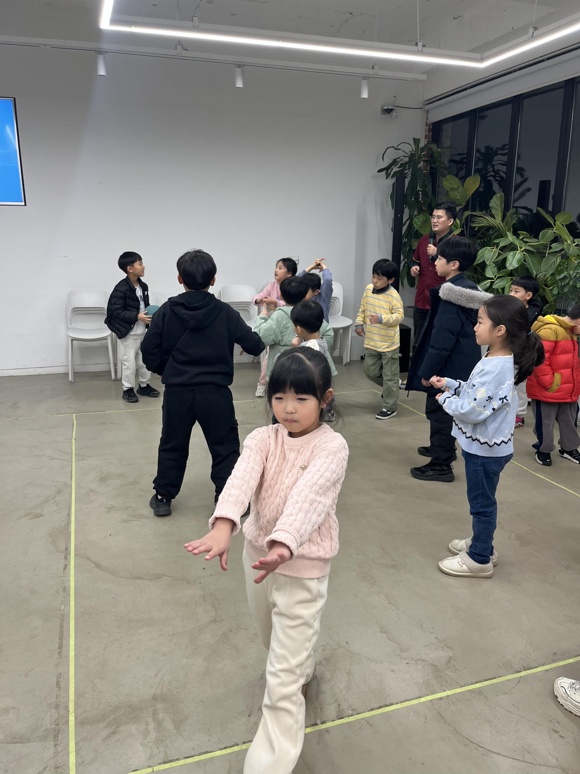 d55a6a166046d.jpg