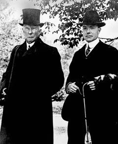 존 록펠러와 아들 존 록펠러 2세(오른쪽). 1932년 촬영된 사진이다./조선일보DB
