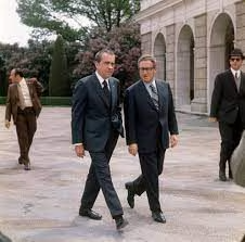 데이비드 브로더가 독립적으로 취재하고 비판한 리처드 닉슨 대통령(왼쪽)과 헨리 키신저 국가안보보좌관 모습. 1970년대 초반 모습/조선일보DB