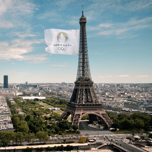 파리 에펠탑과 2024년 파리올림픽 로고/파리올림픽 조직위원회