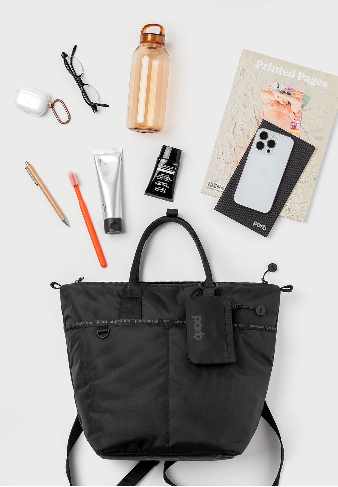 bor 쏙쏙 담아 투웨이 백팩 수납 예시, 텀블러와 노트·핸드폰 등 데일리 소지품을 정리해 담는 가방