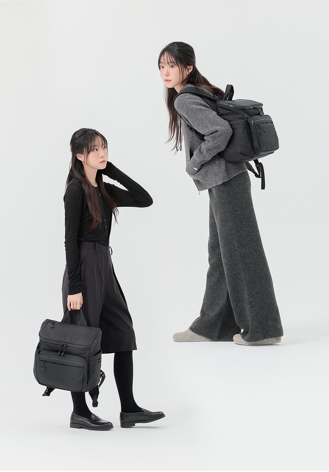 토트와 백팩 두 가지 방식으로 착용하며 다양한 캐주얼 룩에 어울리는 bor 미니 백팩 활용 모습