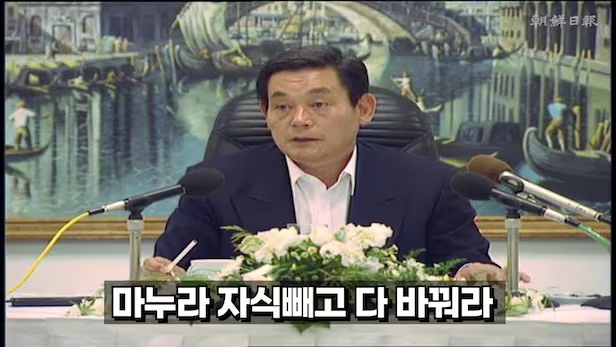 꽃, 의류, 슈트, 사람이(가) 표시된 사진

AI 생성 콘텐츠는 정확하지 않을 수 있습니다.