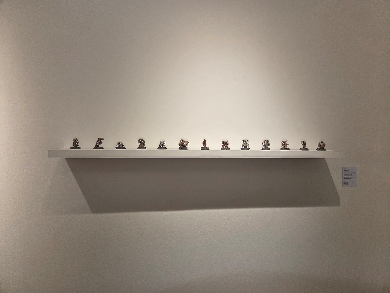 벽, 예술, 실내, 디자인이(가) 표시된 사진

AI 생성 콘텐츠는 정확하지 않을 수 있습니다.