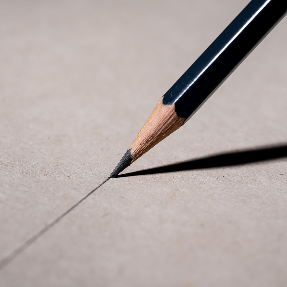 부드럽고 사각거리는 에델바이스 까렌다쉬 연필 필기감