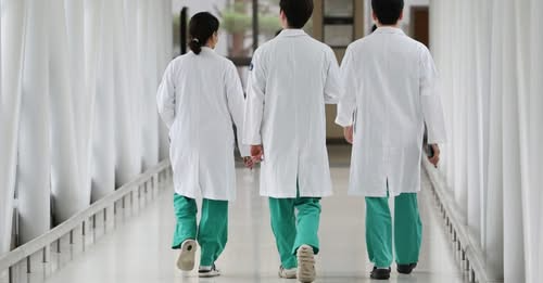 사직 전공의 근무병원 복귀·입영연기 허용…‘조건 없는 특혜’ 매듭