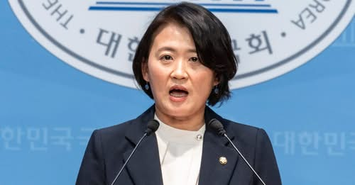 민주당 "부동산 세제 조정, 정부의 당연한 책무…국론 분열시킬 때 아냐"