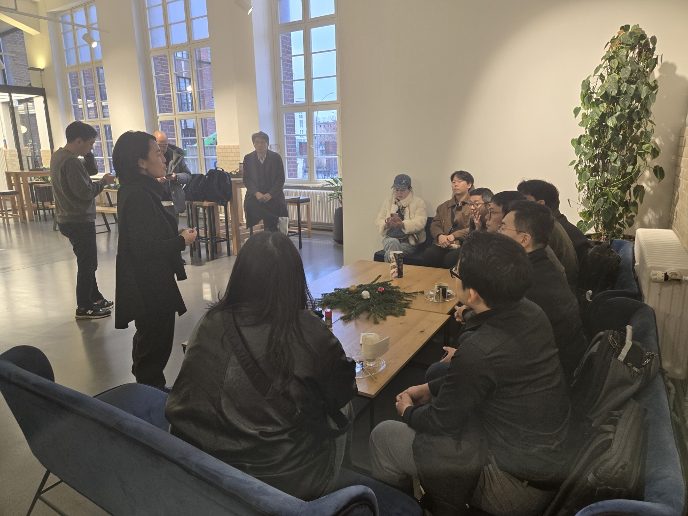 전문가 인터뷰 또는 시장조사 활동