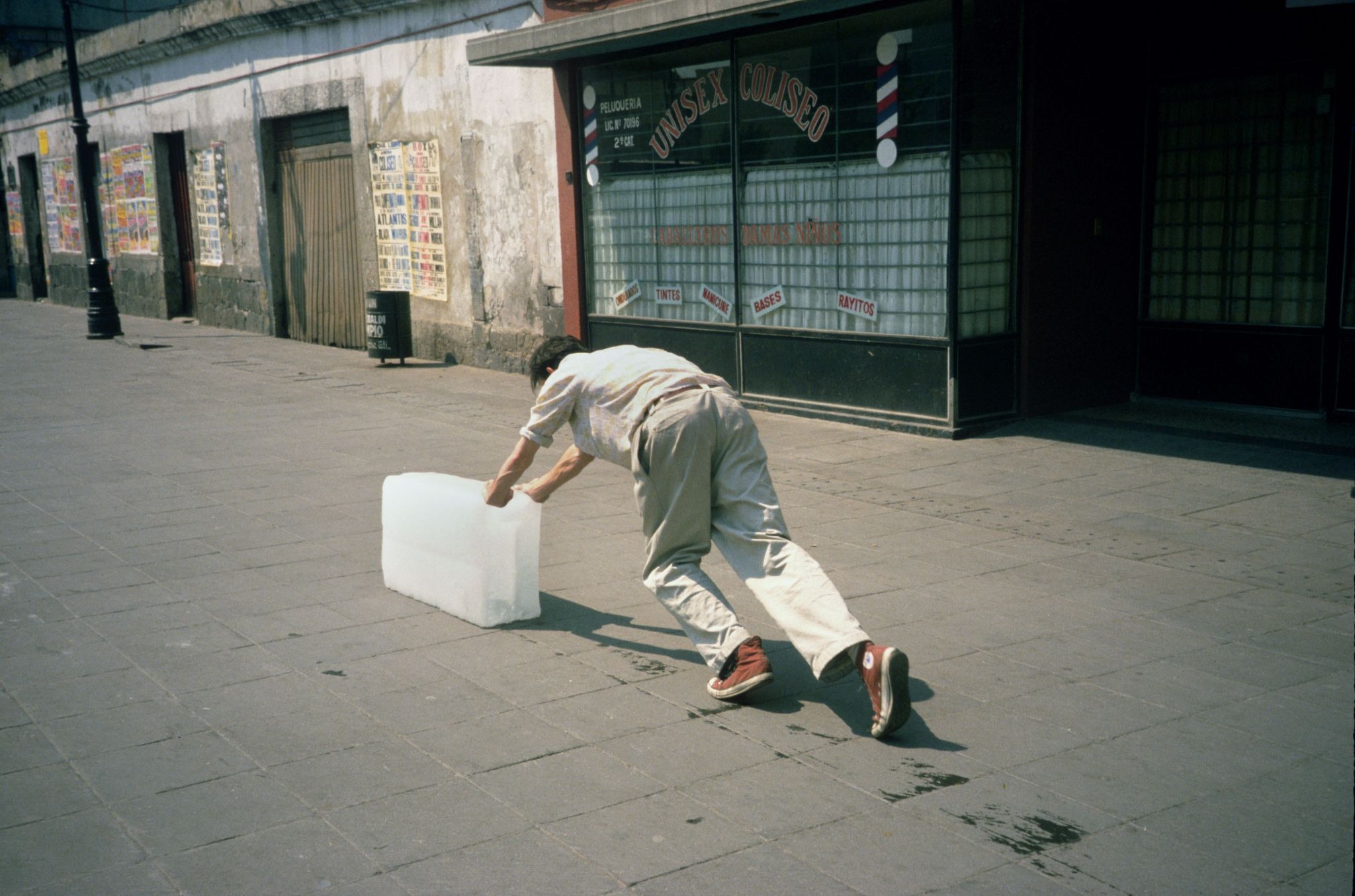 Francis Alÿs, Paradox of Praxis I, 1997