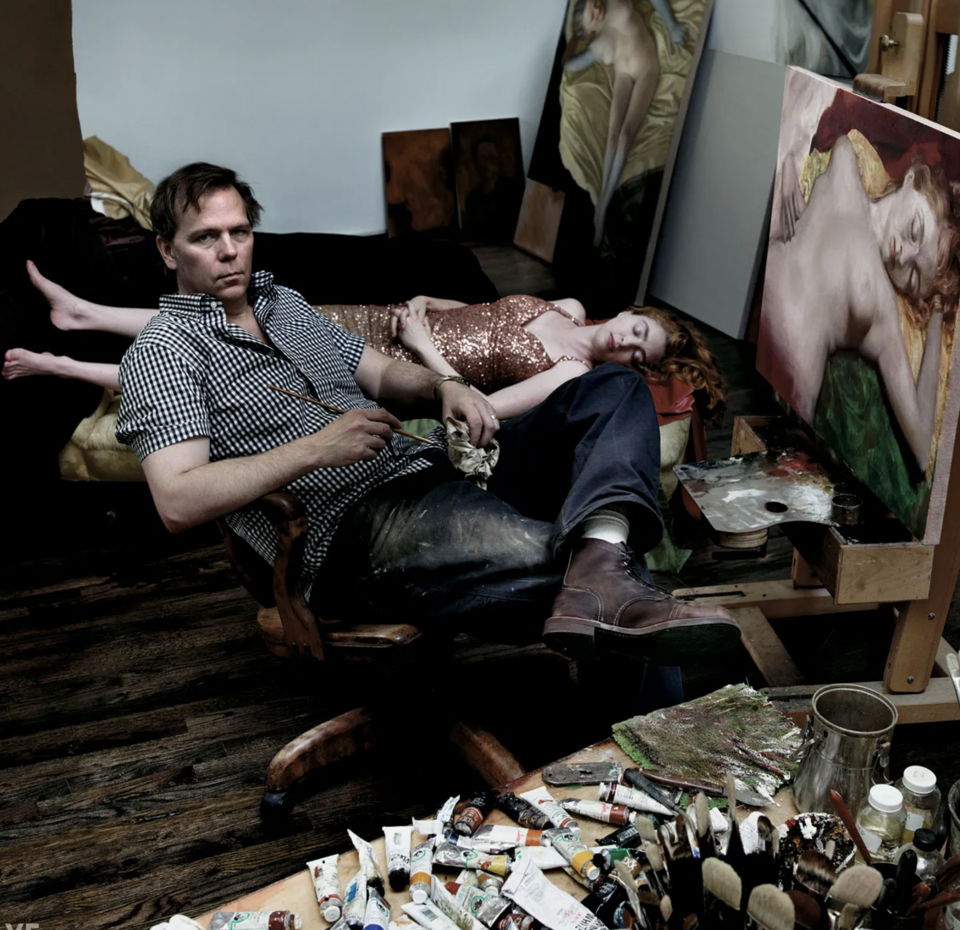 존 커린의 작업 모습, 누워있는 모델은 그의 아내 레이첼 파인스타인