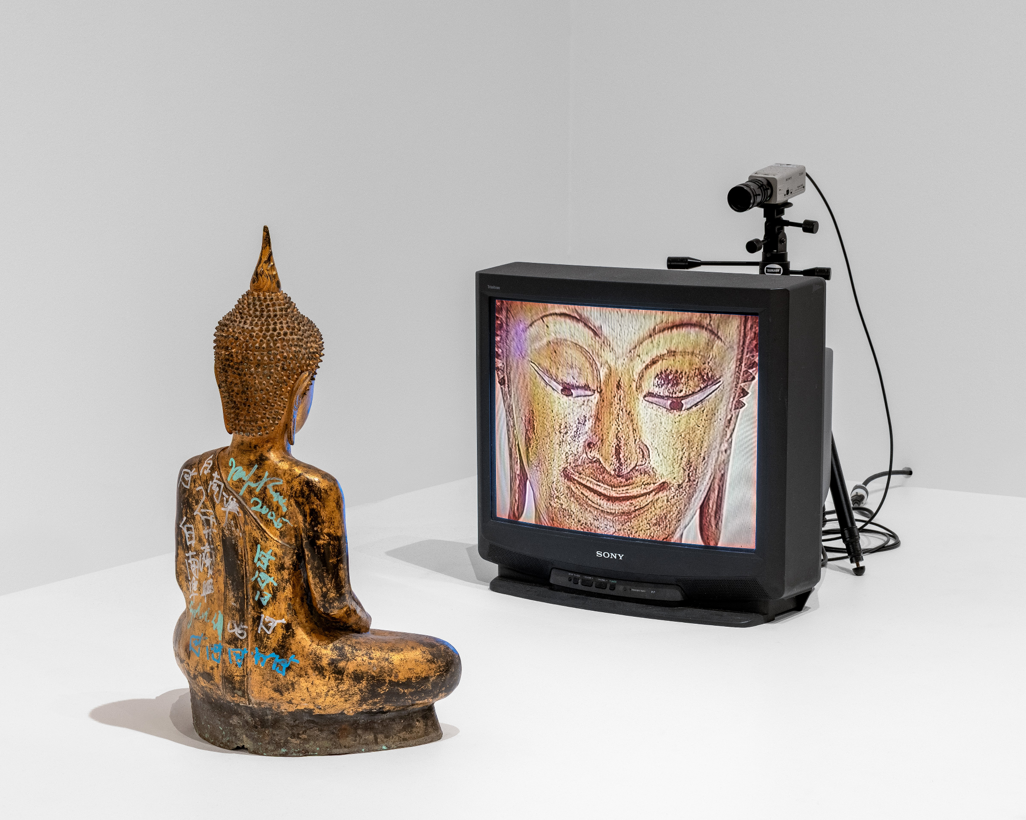 Nam June Paik, Gold TV Buddha (2005) ⓒ Nam June Paik Estate. Photo: Paula Abreu Pita, Brooklyn Museum