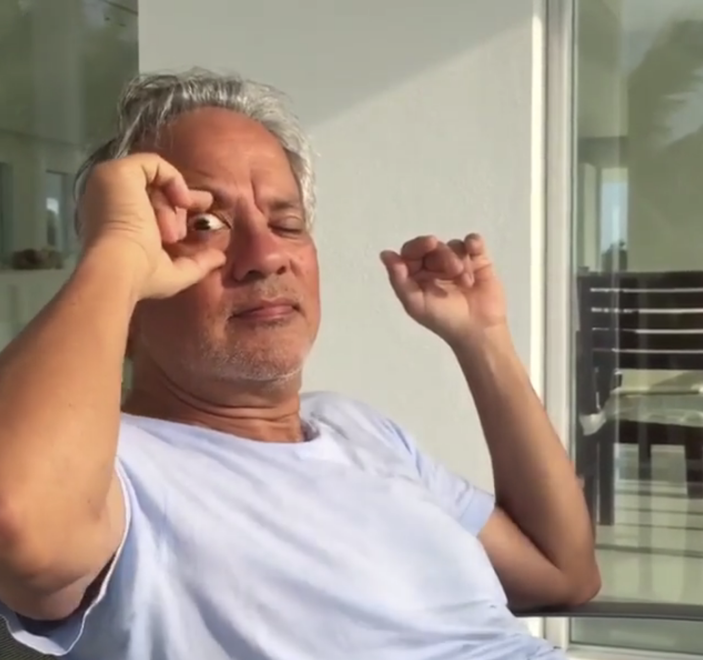 사건 이후 아니쉬 카푸어의 또 다른 포스팅