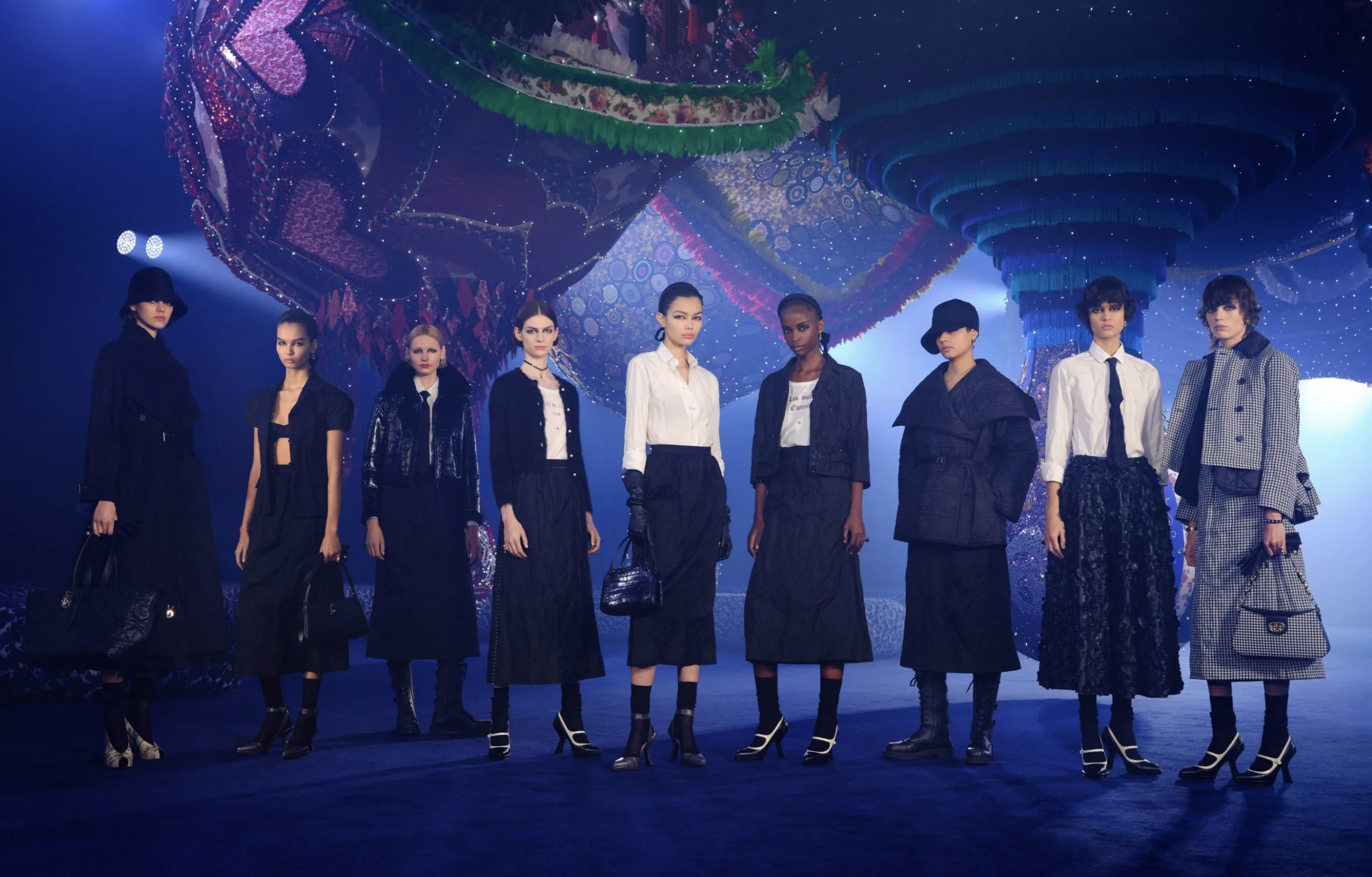 디올 패션쇼 전경 © Joana Vasconcelos. / © Dior