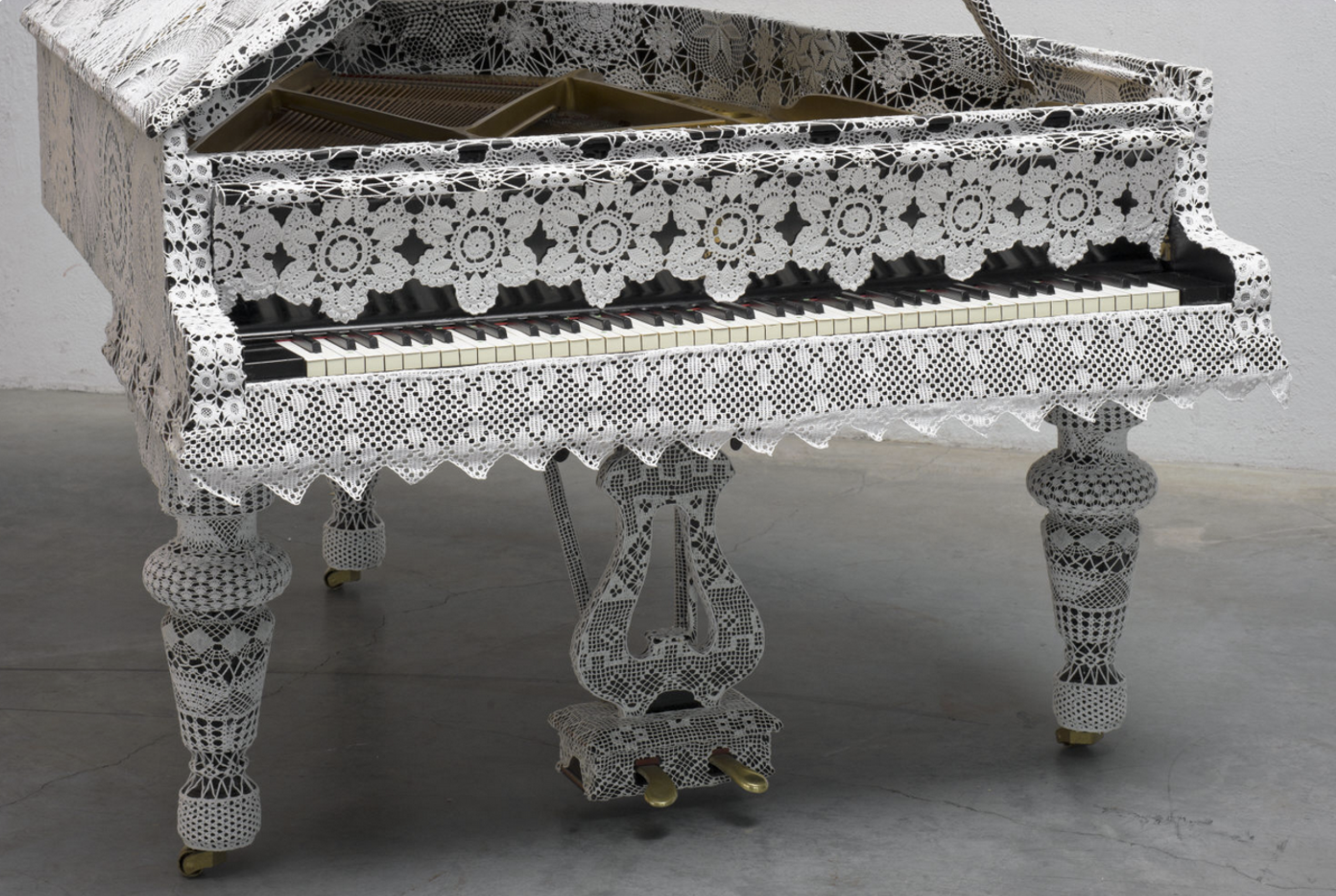 Piano Dentelle, 2008-2011 © Joana Vasconcelos.