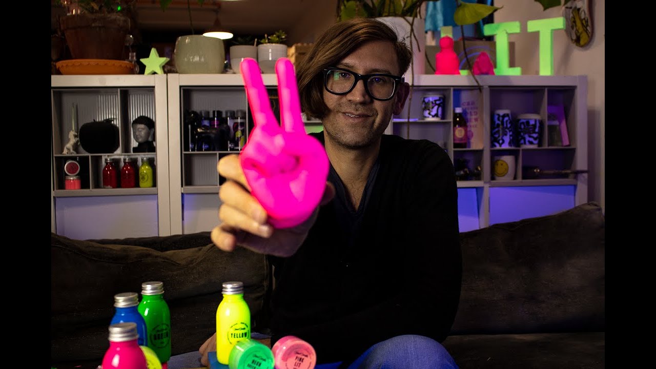 스튜어트 셈플과 그의 핑크 안료