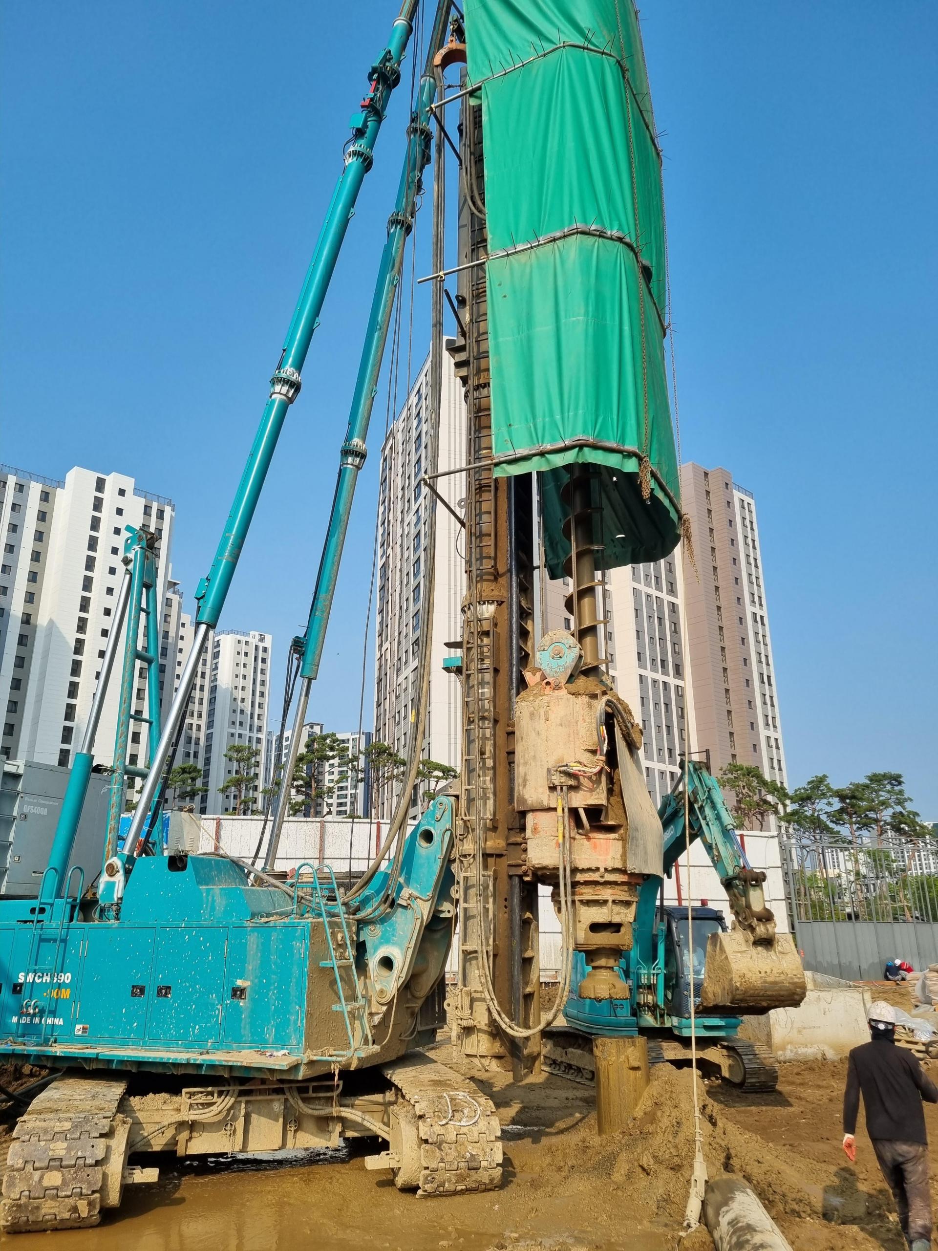 [2023년 6월 24일] 아침조회, phc파일 천공 및 근입, 보행자통로 설치, 보도블럭 원상복구, 현장전경 : NCMN 비전센터