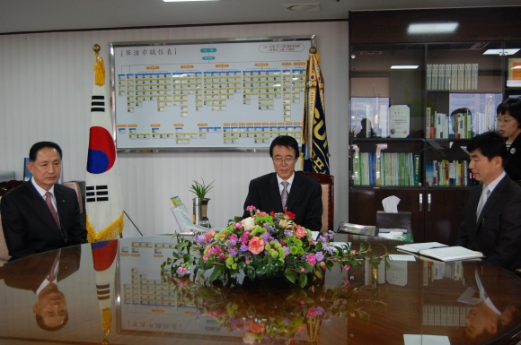 군포시에 도서1000권 기증