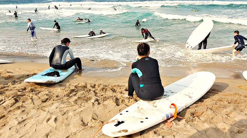 SURFING IN YANGYANG - RAINBOW BEACH & SURFYY BEACH : OutingKorea