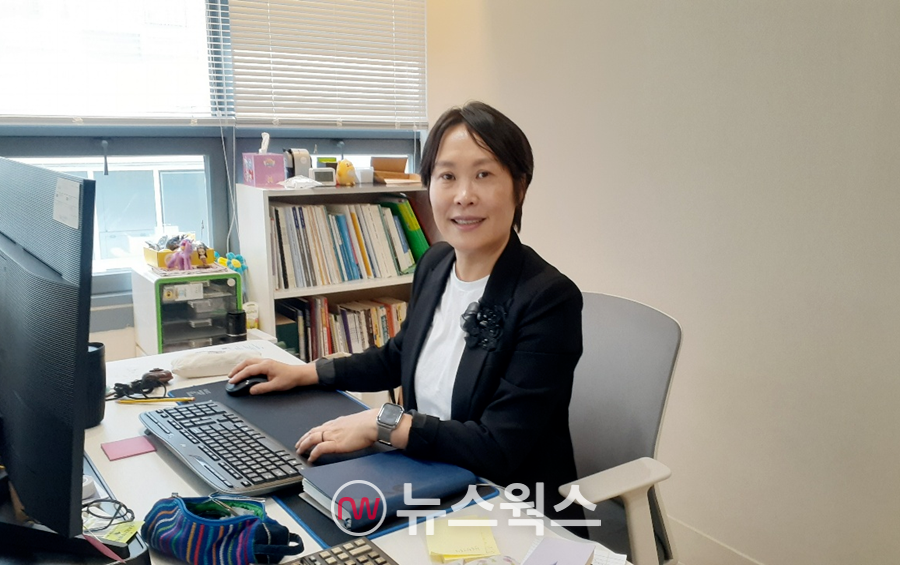 백희정 광주광역시은둔형외톨이지원센터 센터장이 뉴스웍스와 인터뷰를 진행하고 있다. (사진=안광석 기자)