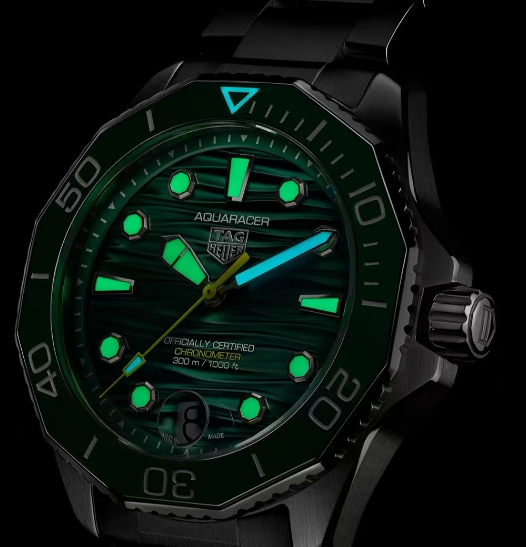 태그호이어 아쿠아레이서 프로페셔널 데이트 그린 42mm