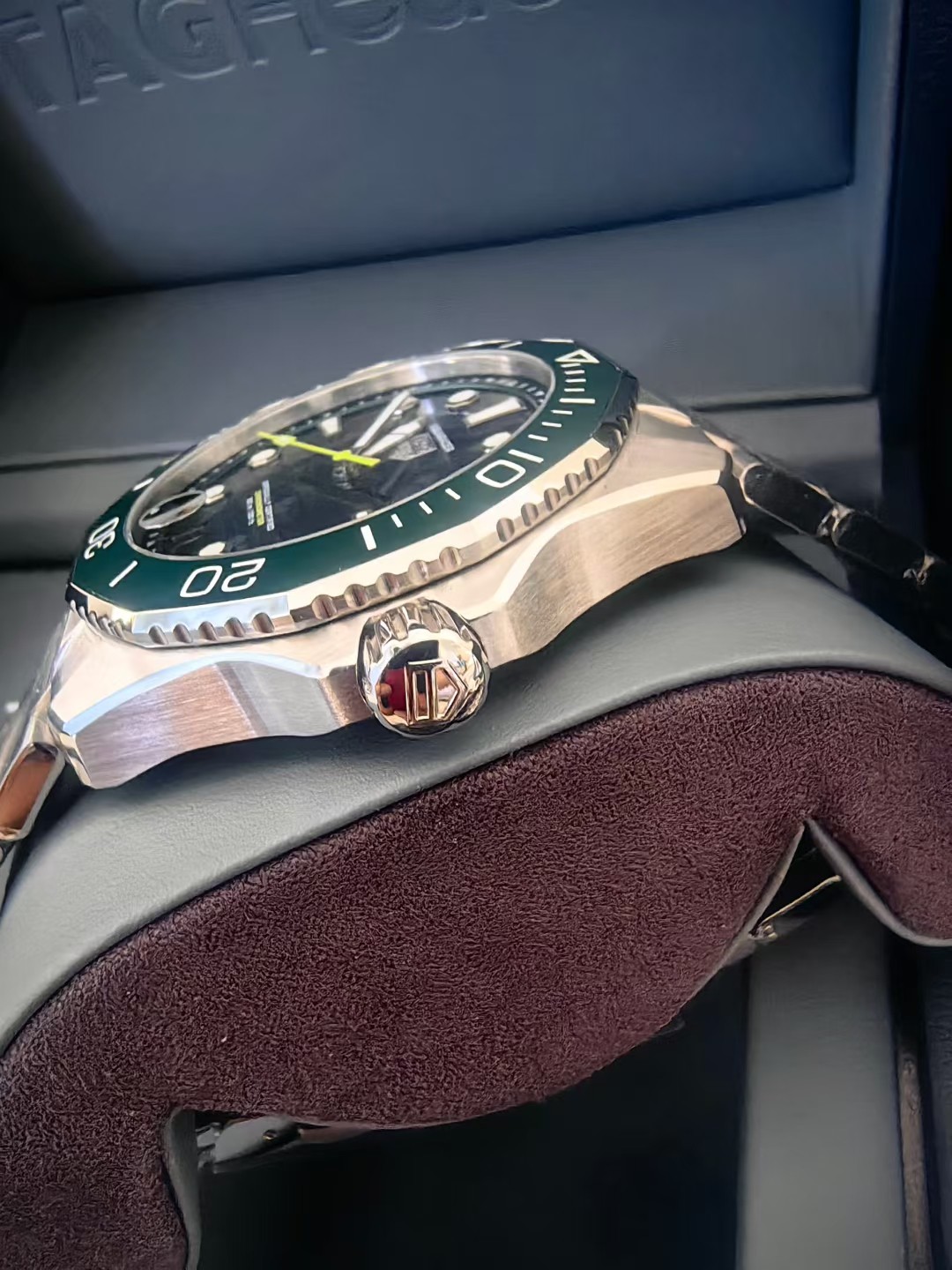 태그호이어 아쿠아레이서 프로페셔널 데이트 그린 42mm