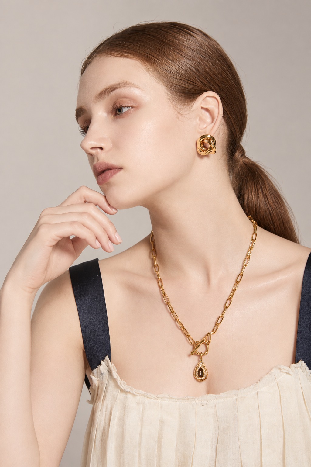 Eva Pear Necklace
