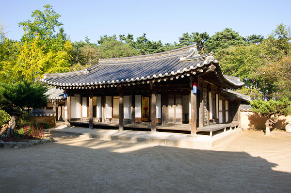 허난설헌 생가 터의 옛 '이광로 가옥'의 사랑채. 허균의 영정이 봉안되어 있다.(사진=오마이뉴스)