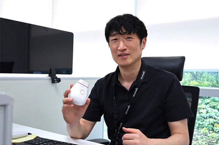 코어쎄라를 소개하는 신승우 레지에나 대표 / 출처=IT동아