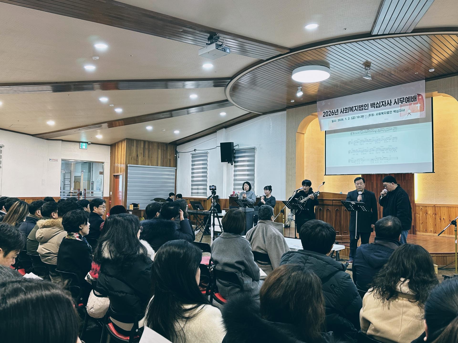 e5182a721cb8d.jpg