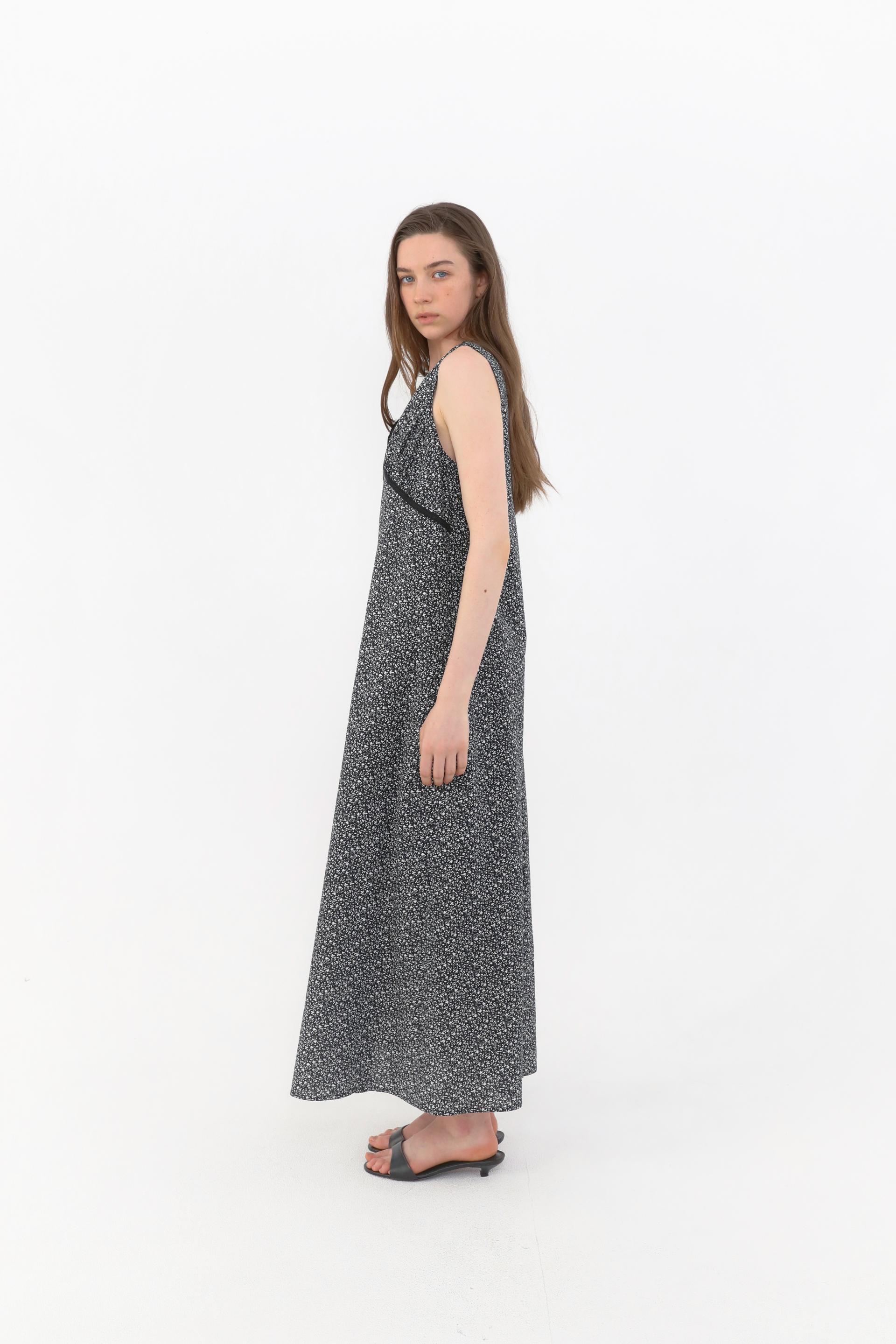 Bloom Point Dress [Black]