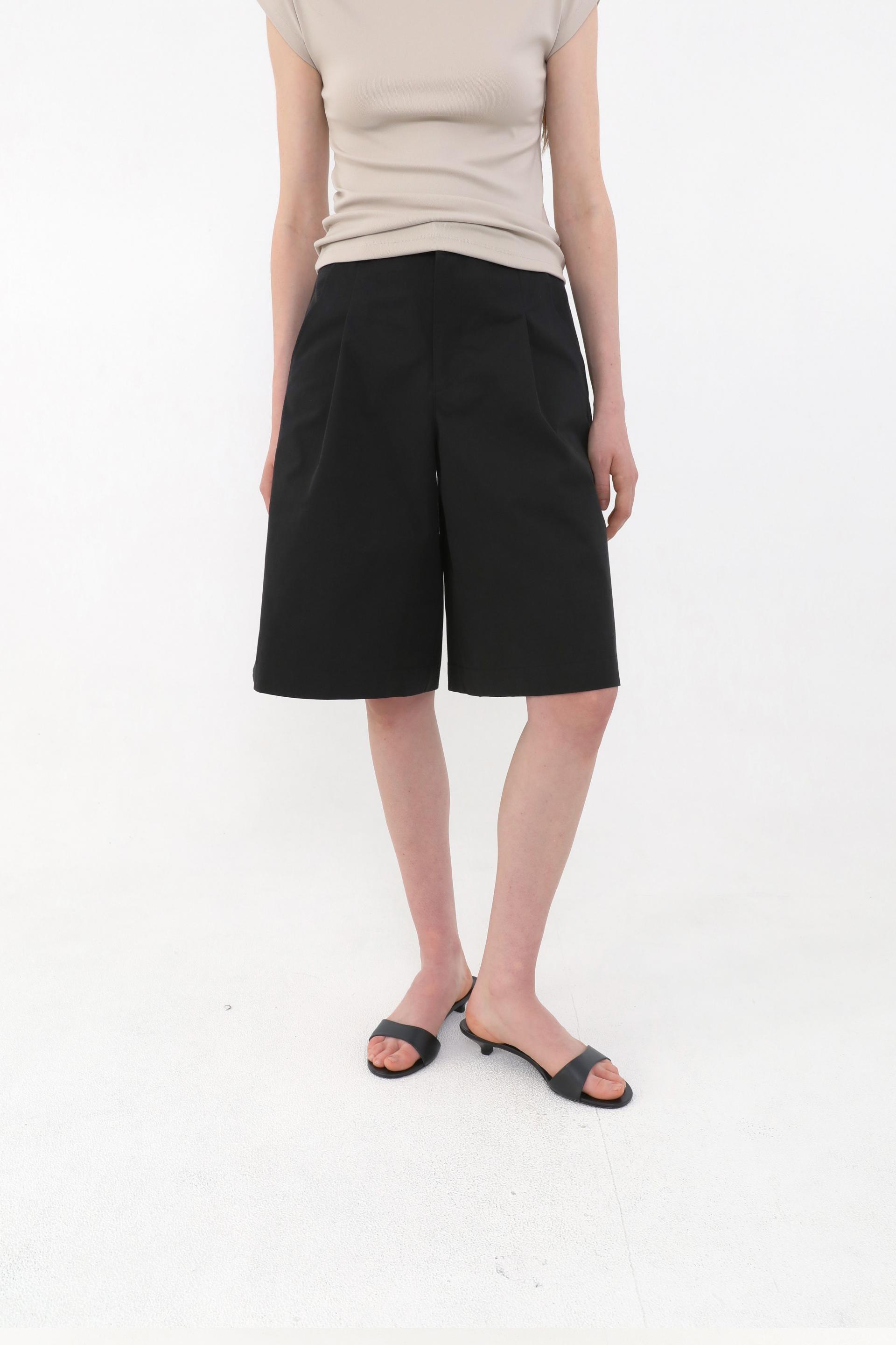 Our Pintuck Bermuda Pants [Black]