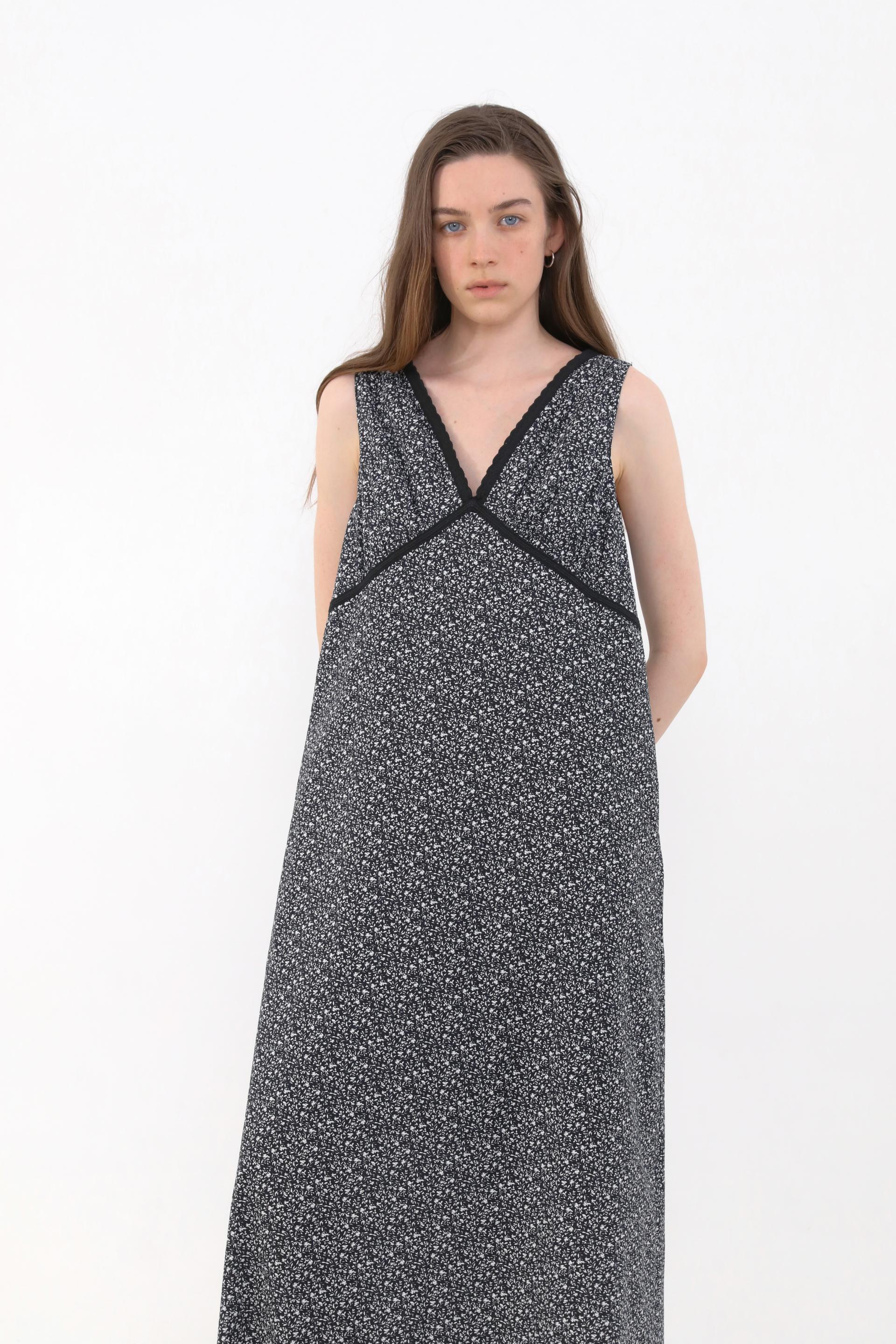 Bloom Point Dress [Black]