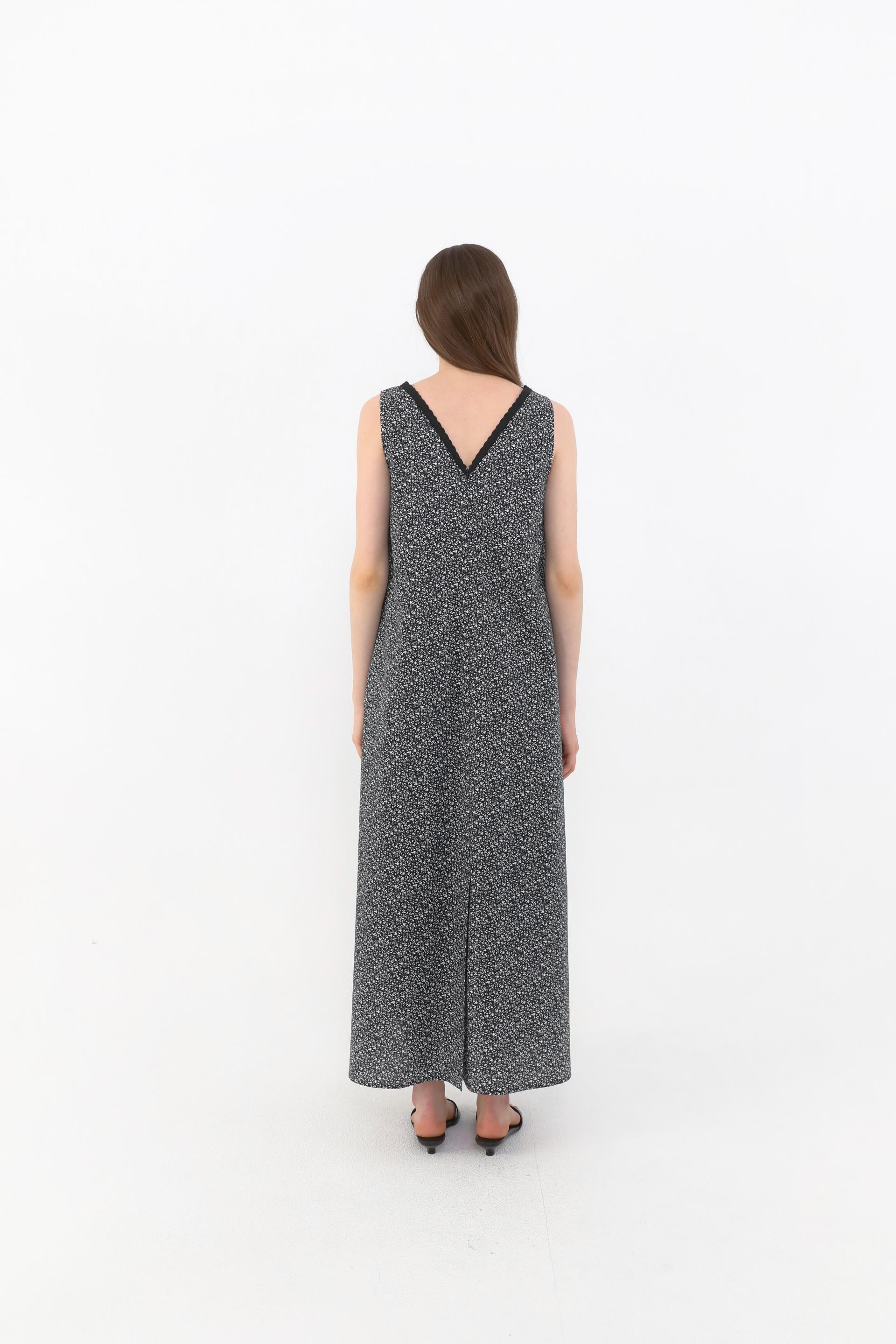 Bloom Point Dress [Black]