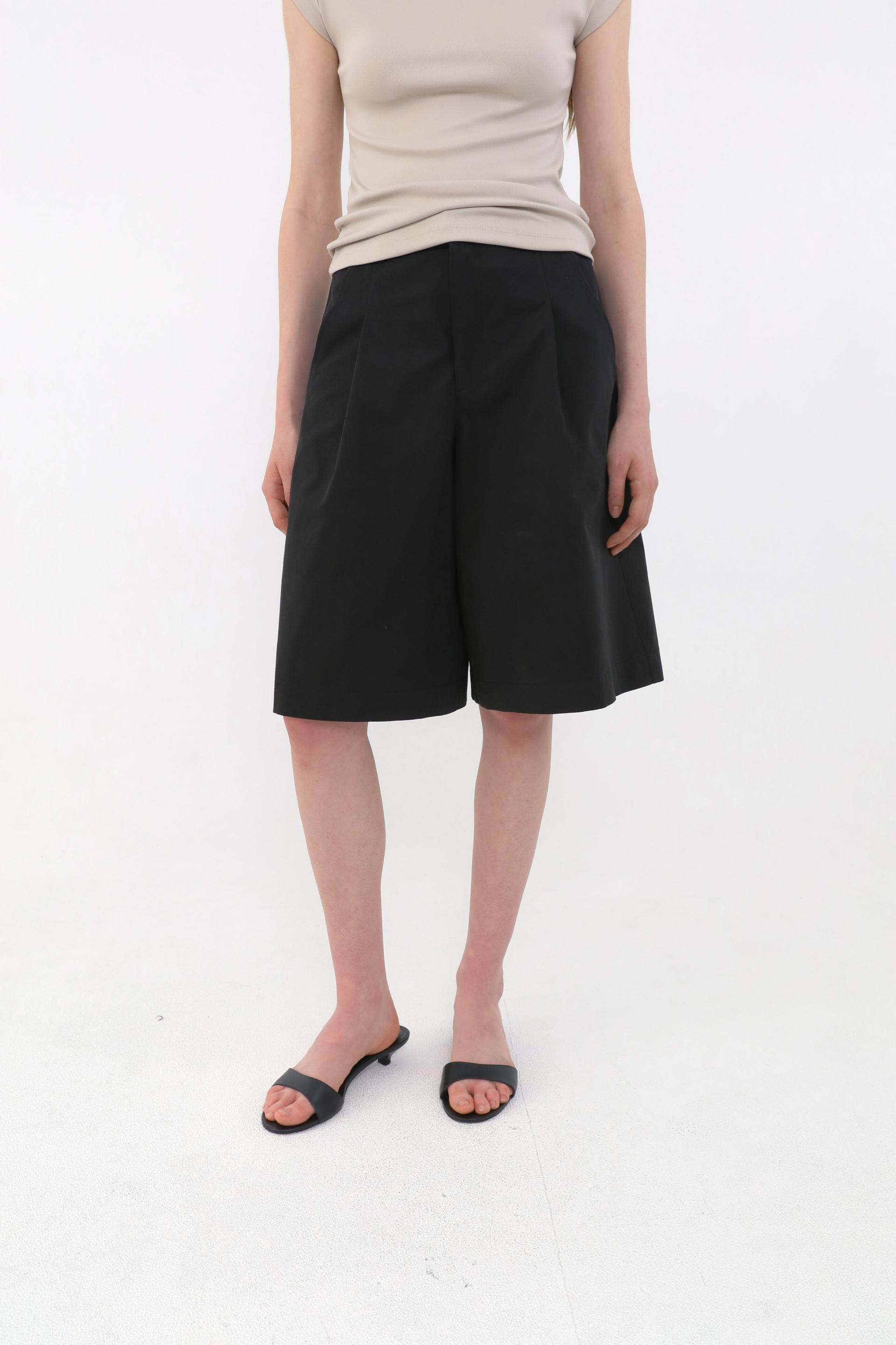 Our Pintuck Bermuda Pants [Black]
