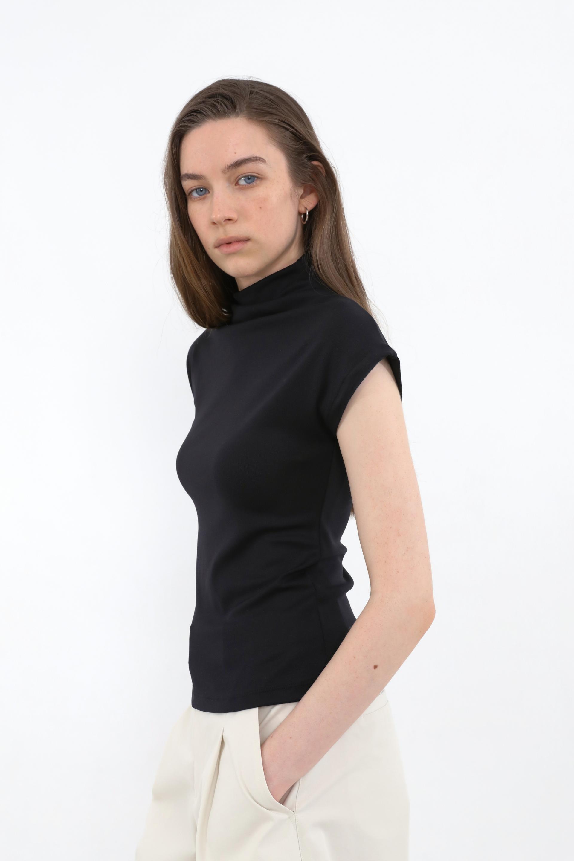 Hane Roll-Neck Sleeveless [Black]