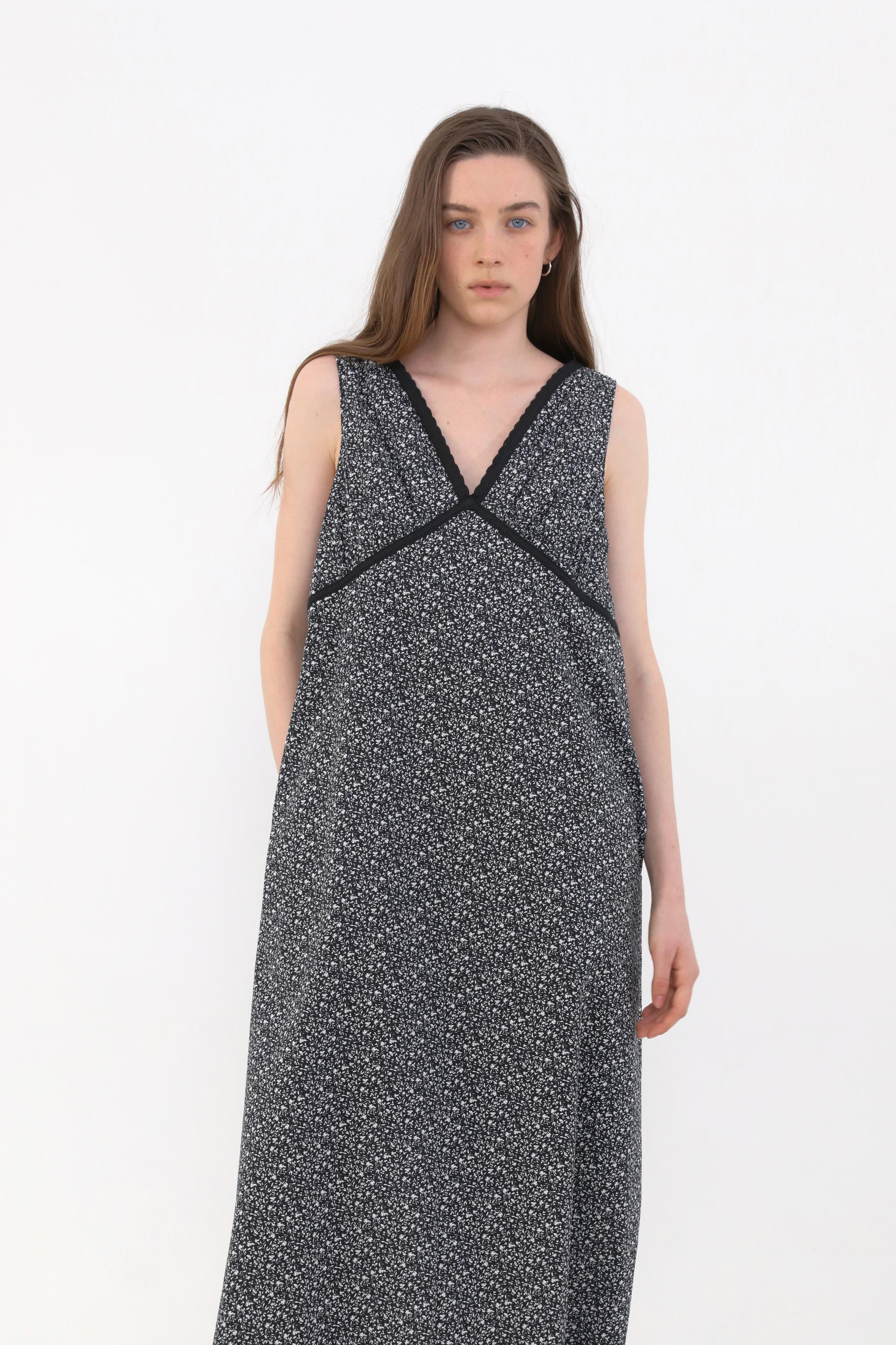 Bloom Point Dress [Black]