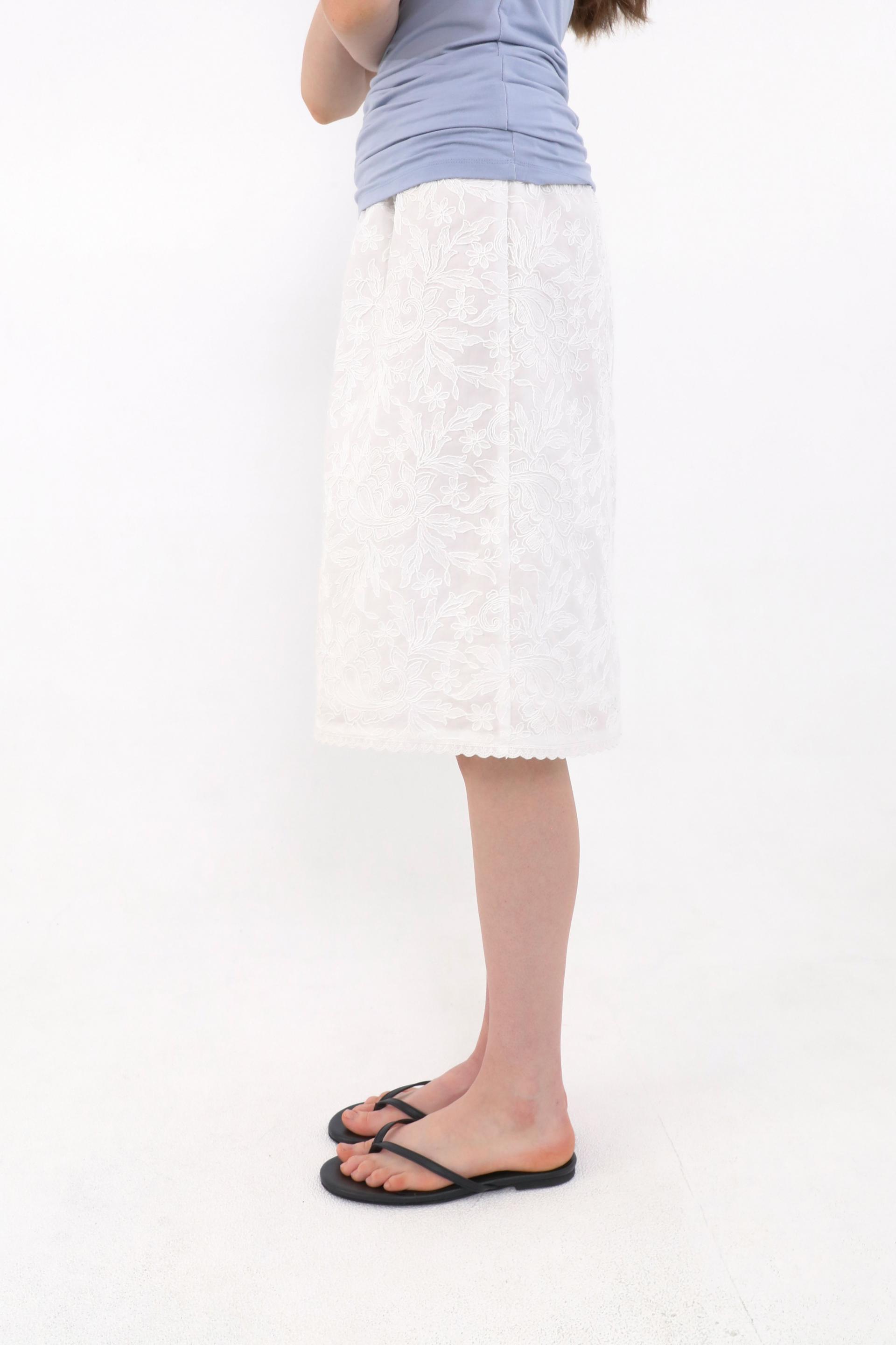 Eyelet Flower Pattern Skirt [Ivory]